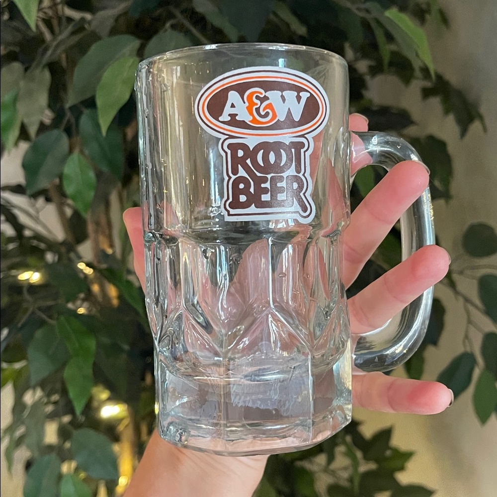 A&W GLASS MUG 500mls.
